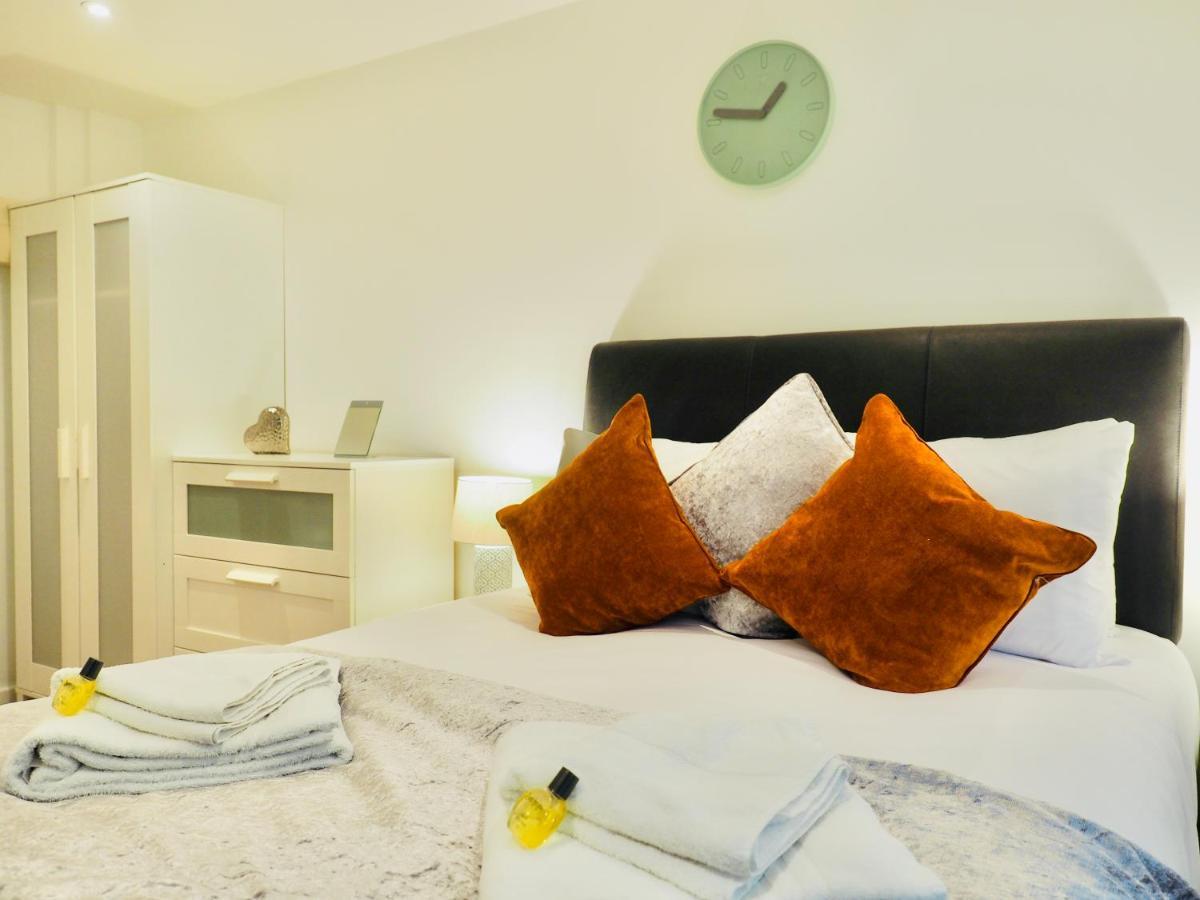 Private Parking Stylish Great Location Apartment Guildford Luaran gambar