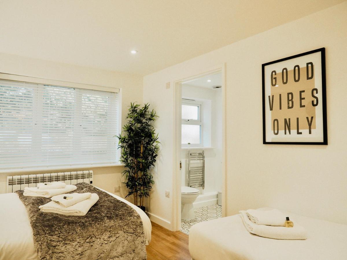 Private Parking Stylish Great Location Apartment Guildford Luaran gambar