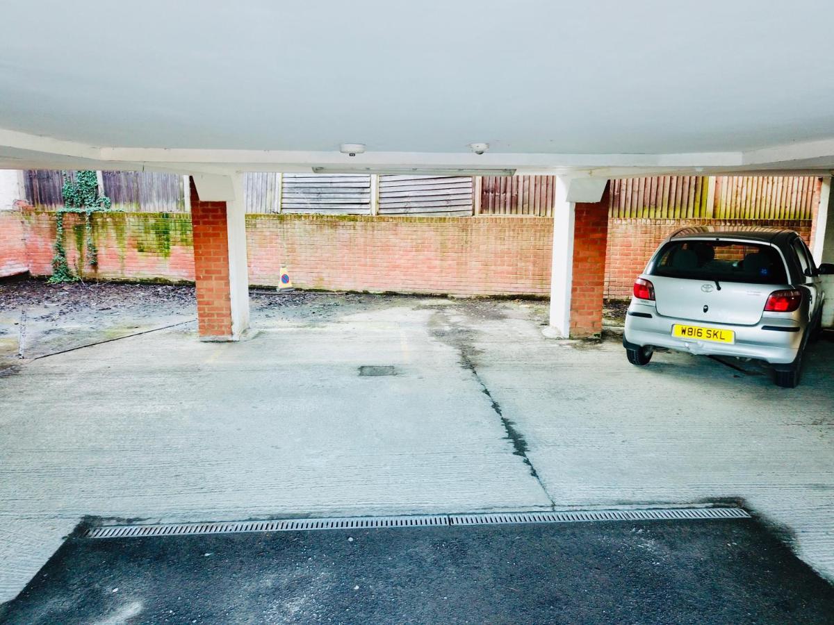Private Parking Stylish Great Location Apartment Guildford Luaran gambar