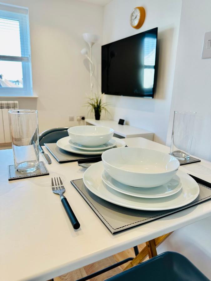 Private Parking Stylish Great Location Apartment Guildford Luaran gambar