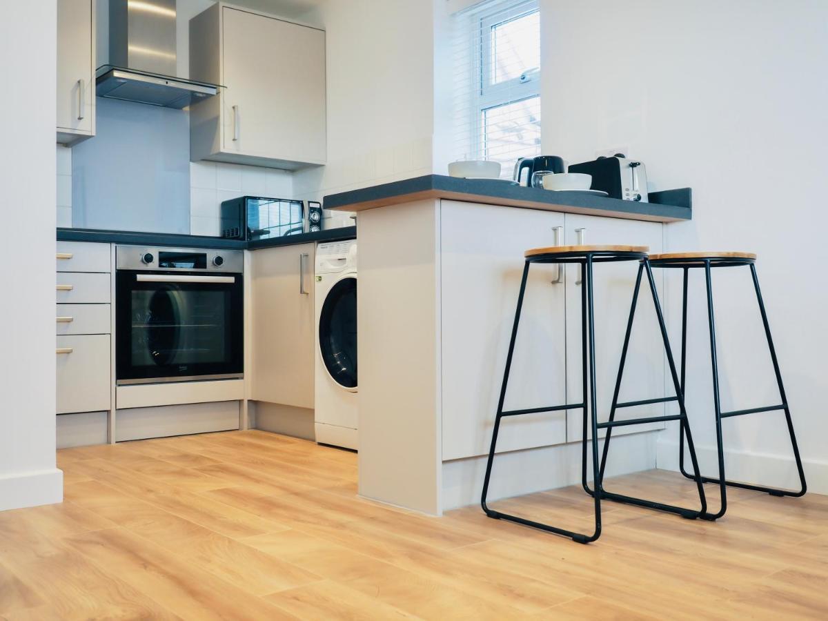 Private Parking Stylish Great Location Apartment Guildford Luaran gambar