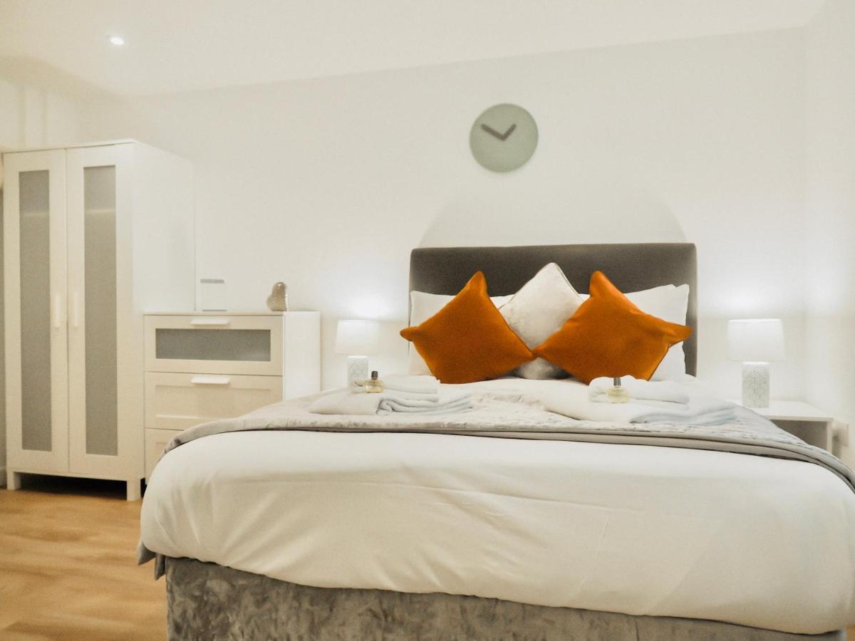 Private Parking Stylish Great Location Apartment Guildford Luaran gambar